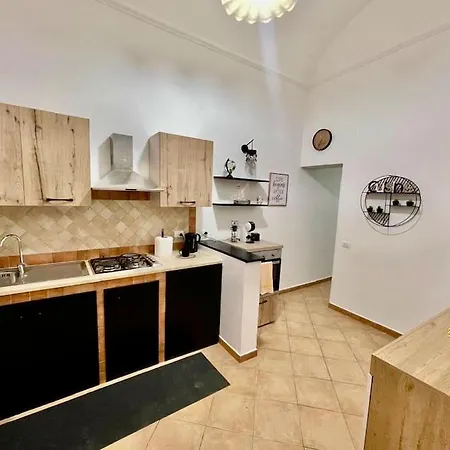 Casa Meravigghia Terrazzo ,giardino E Jacuzzi Apartment *